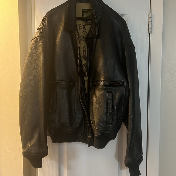 Bomber - Picture 3 of 5